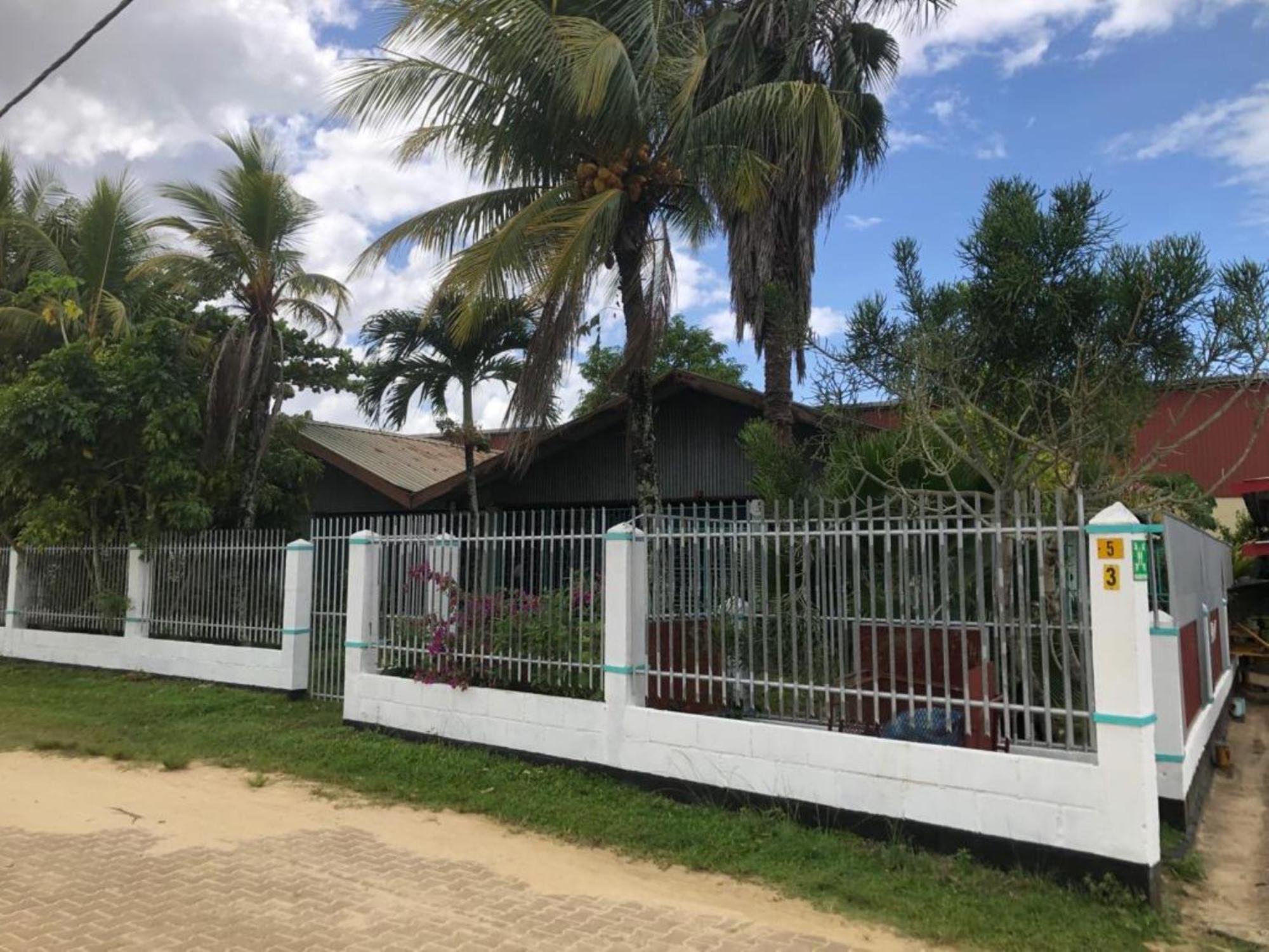 Unu Pikin Guesthouse Парамарибо Екстериор снимка